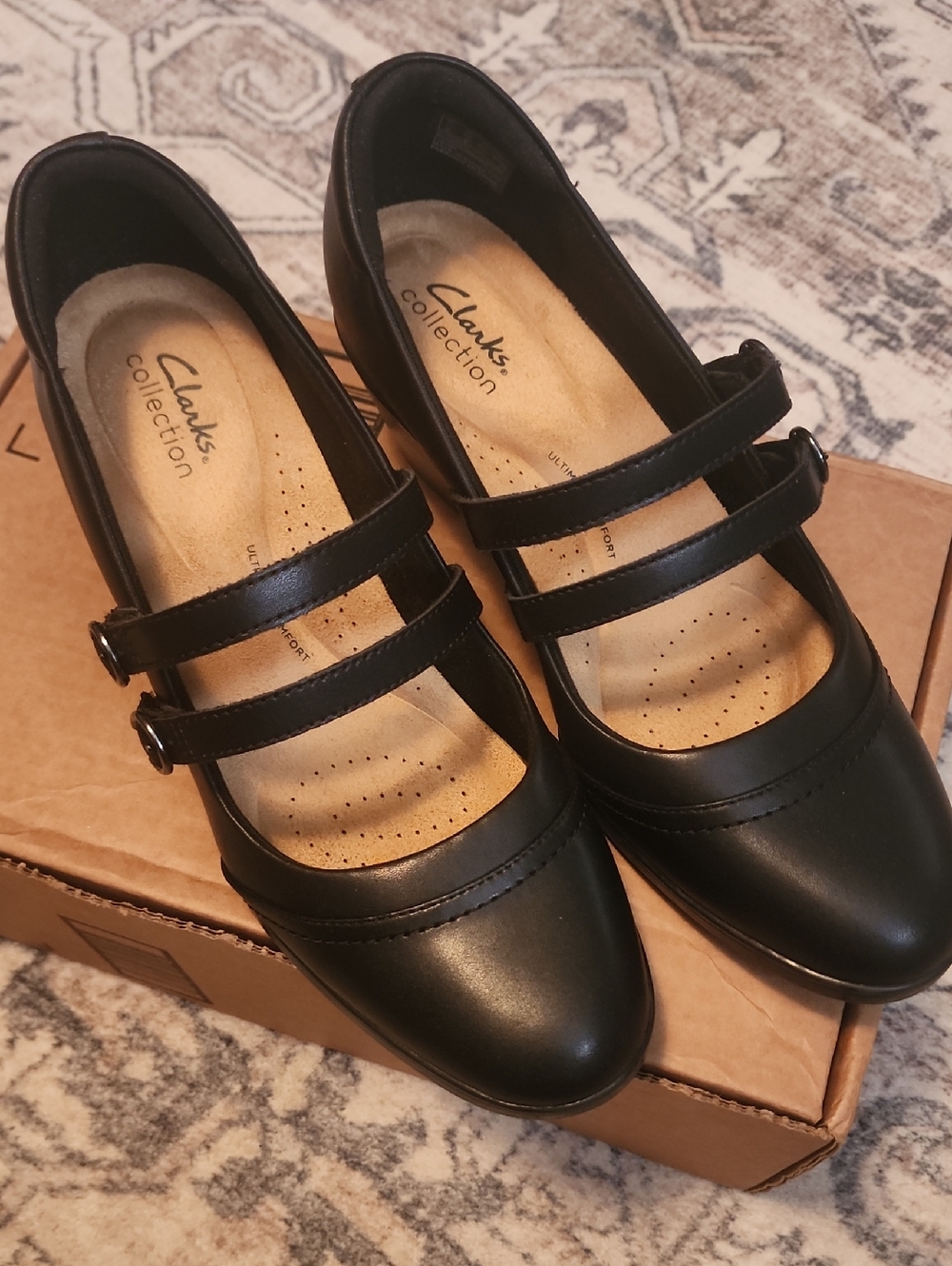 Clarks Womens 10 Black Double-Strap Mary Jane Flats. Worn Once..like New